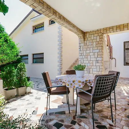 Apartment Andela *